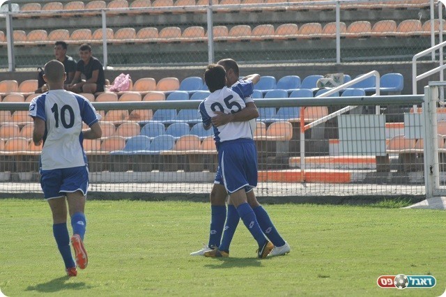 המאמן-שחקן עם הראשון לנהריה. אבי בן סימון (מיכה פישנזון)